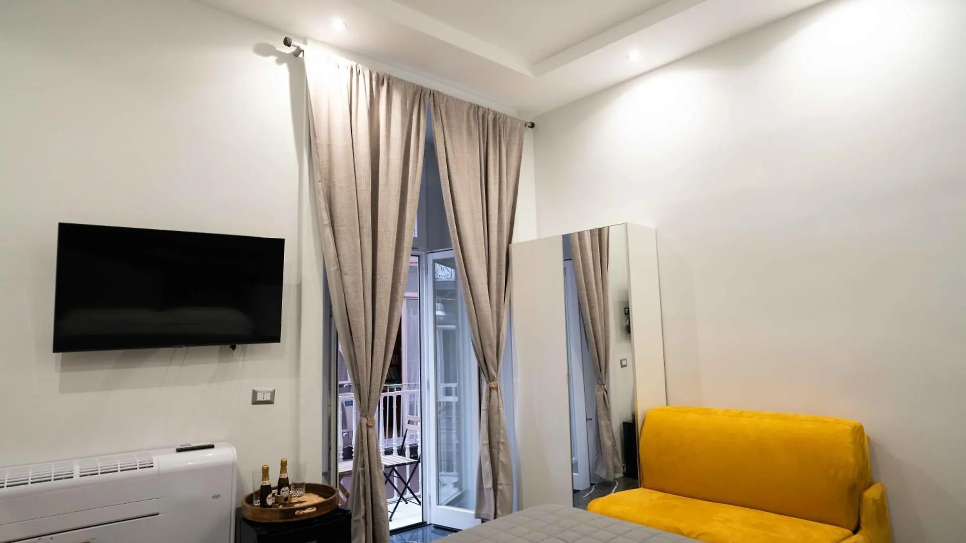 Bed & Breakfast Worldwidesuites Naples Italy