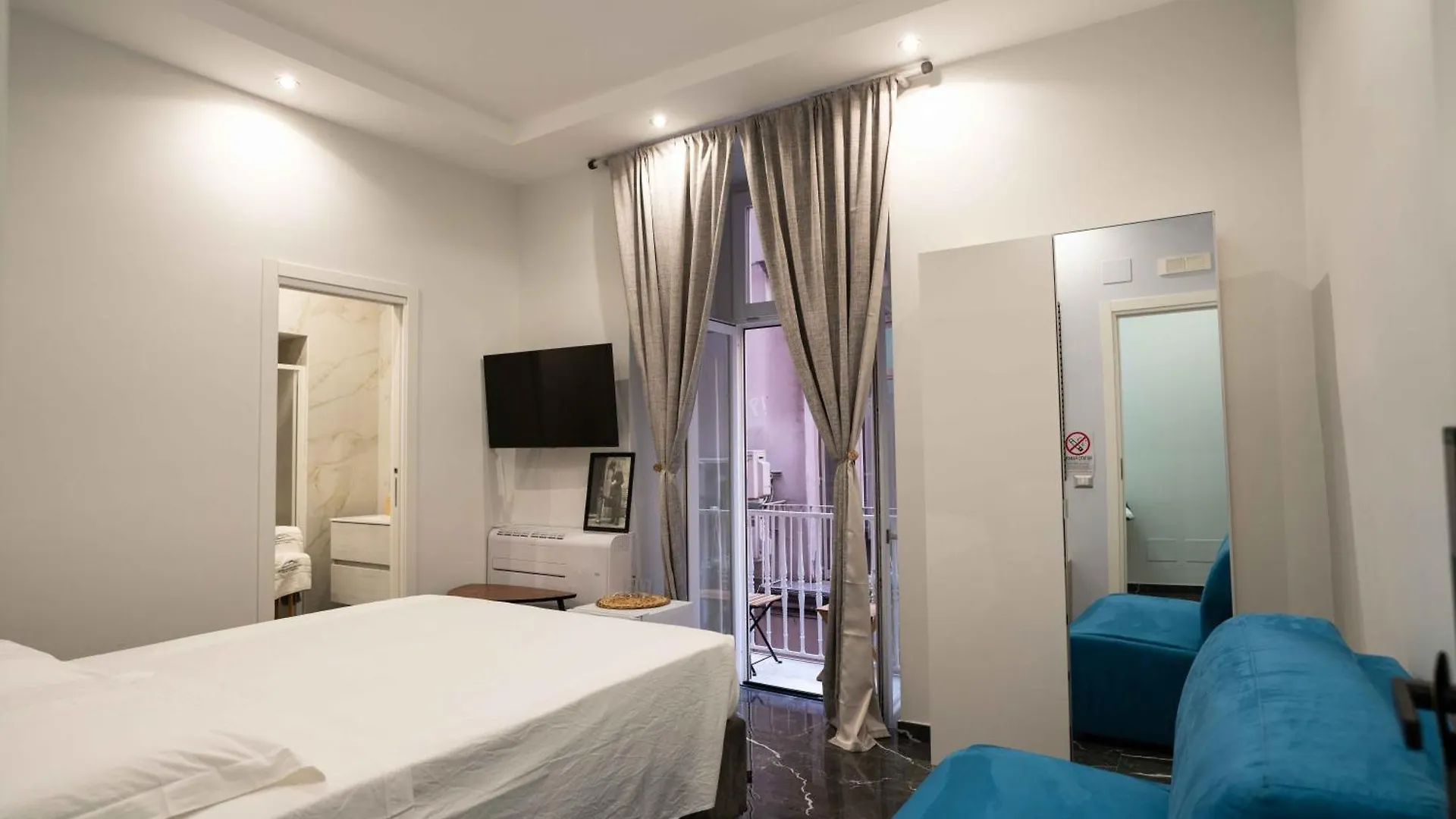 Worldwidesuites Naples Bed & Breakfast