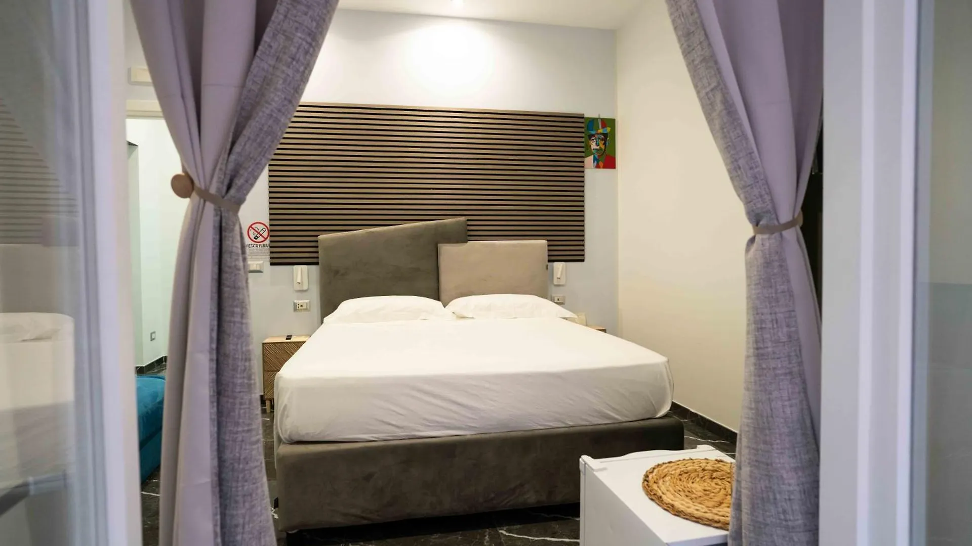 Worldwidesuites Naples Bed & Breakfast
